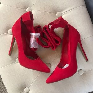 Tie around Suede heels